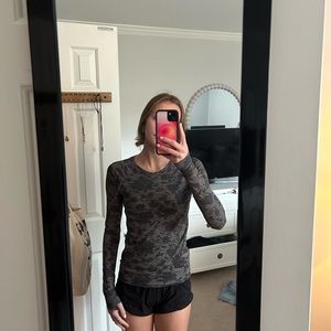 Gray athleta flower long sleeve
